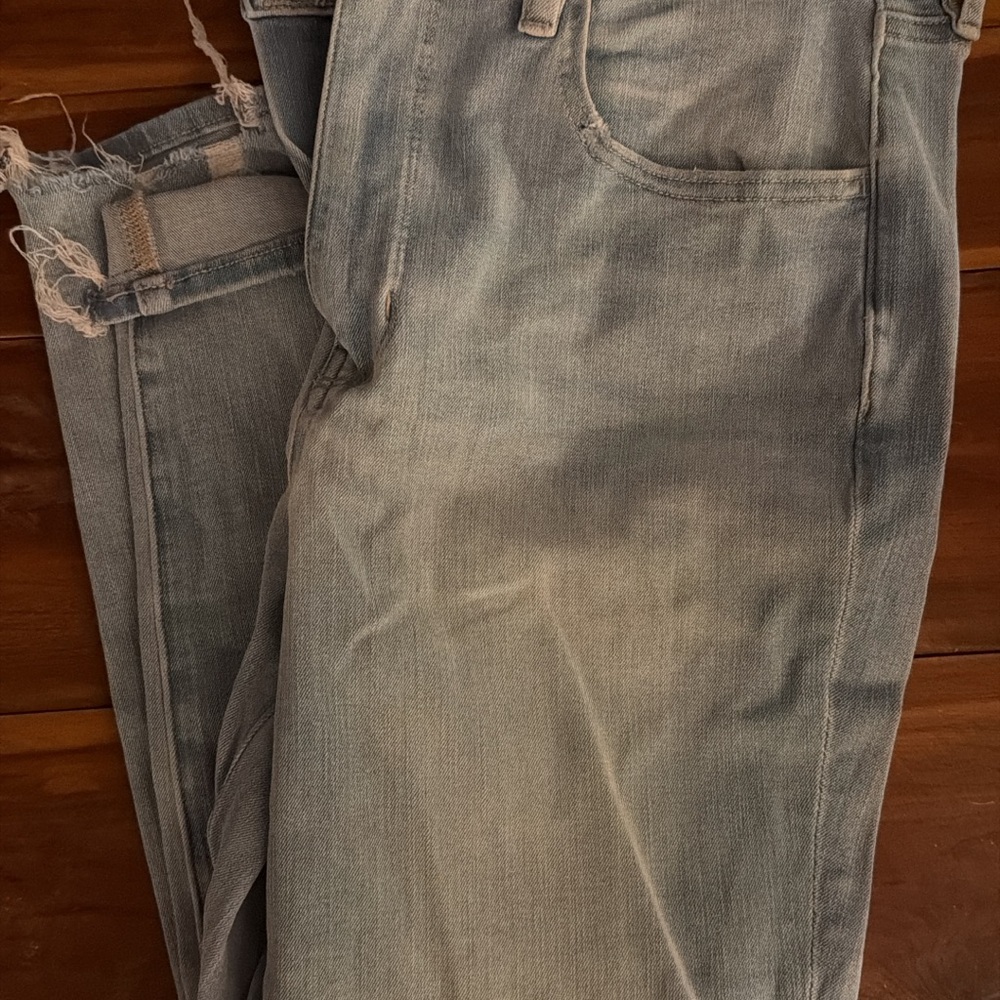 American Eagle Outfitters Light Wash Skinny Jeans